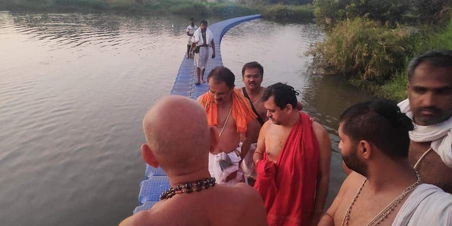 ರಾಮಸೇತು ಮಾದರಿಯಲ್ಲಿ ತುಂಗಭದ್ರಾ ನದಿಗೂ ಬಂತು ಕಾಲು ಸೇತುವೆ