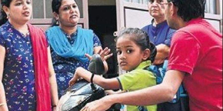 6-9ನೇ ತರಗತಿ ಮಕ್ಕಳಿಗೆ ಕೊರೋನಾ ವೈರಸ್ ಬರುವುದಿಲ್ಲವೇ?: ಸರ್ಕಾರಕ್ಕೆ ಪೋಷಕರ ಪ್ರಶ್ನೆ