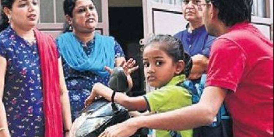 6-9ನೇ ತರಗತಿ ಮಕ್ಕಳಿಗೆ ಕೊರೋನಾ ವೈರಸ್ ಬರುವುದಿಲ್ಲವೇ?: ಸರ್ಕಾರಕ್ಕೆ ಪೋಷಕರ ಪ್ರಶ್ನೆ