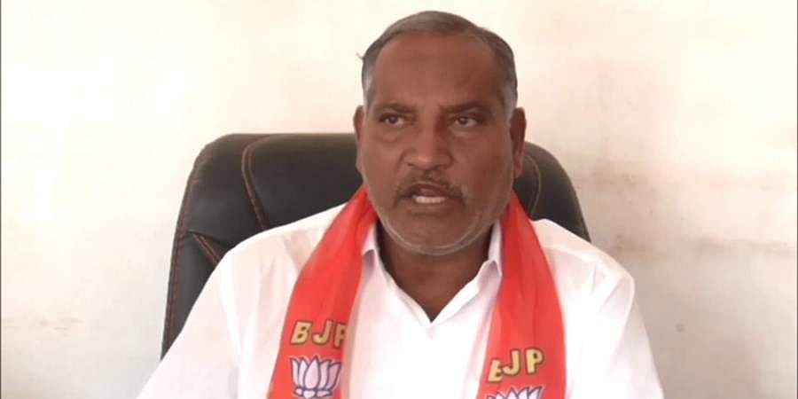 ಹಾವೇರಿ: ಕೊರೊನಾ ಸುಳ್ಳು ಸುದ್ದಿ ಹಬ್ಬಿಸಿದ ವೈದ್ಯನಿಗೆ ಶಾಸಕರಿಂದ ತರಾಟೆ