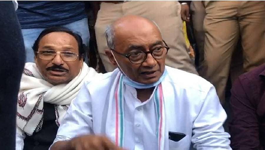 ಮಧ್ಯಪ್ರದೇಶ ರಾಜಕೀಯ ಬಿಕ್ಕಟ್ಟು: ಪತ್ರ ಸಂದೇಶಕ್ಕೆ ಮೊರೆ ಹೋದ ದಿಗ್ವಿಜಯ್ ಸಿಂಗ್