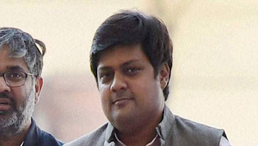 ಕನ್ನಿಕಾ ಕಪೂರ್ ಪಾರ್ಟಿಯಲ್ಲಿ ಪಾಲ್ಗೊಂಡ ವಸುಂಧರ ರಾಜೇ ಮತ್ತು ಪುತ್ರ ಸಂಸದ ದುಶ್ಯಂತ್ ಸಿಂಗ್ ಈಗ ಸ್ವಯಂ ನಿರ್ಬಂಧದಲ್ಲಿ!