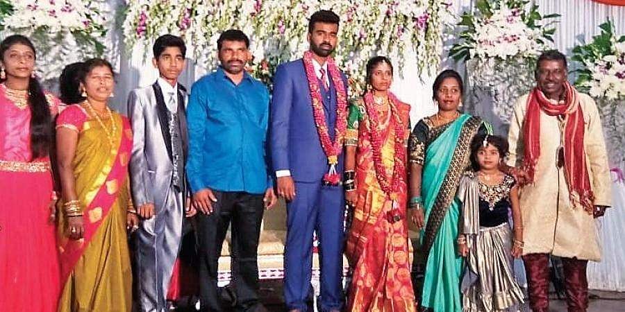 ಕೊರೋನಾ ಭೀತಿ, ಜನತಾ ಕರ್ಫ್ಯೂ ನಡುವಲ್ಲೂ ಹಸೆಮಣೆ ಏರಿದ ಜೋಡಿಗಳು