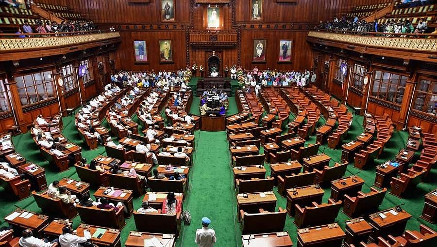 ಮುಂದುವರೆದ ಲ್ಯಾಪ್ ಟಾಪ್ ಗಲಾಟೆ: ಅರ್ಧ ದಿನ ಸದನ ಮುಂದೂಡಿಕೆ
