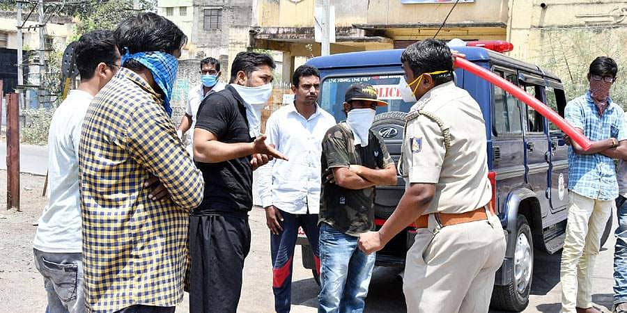 ಕೊರೋನಾ ಬಗ್ಗೆ ಡಿಸಿಗೆ ಸುಳ್ಳು ಮಾಹಿತಿ: ವ್ಯಕ್ತಿ ಮೇಲೆ ಎಫ್ಐಆರ್