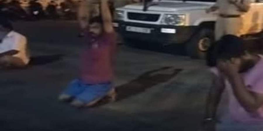 ಚಾಮರಾಜನಗರ: ಸುತ್ತಾಡಲು ಬಂದವರಿಗೆ ಕೂರುವ ಶಿಕ್ಷೆ 