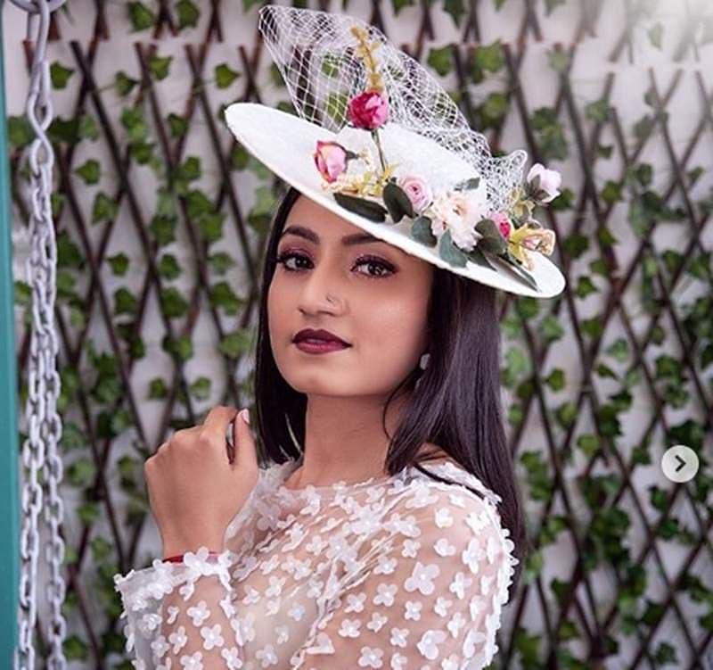 ತಲೆ ಮೇಲೆ ಟೋಪಿ ತೊಟ್ಟು ಪೋಸ್ ನೀಡಿರುವ ವೈಷ್ಣವಿಗೌಡ