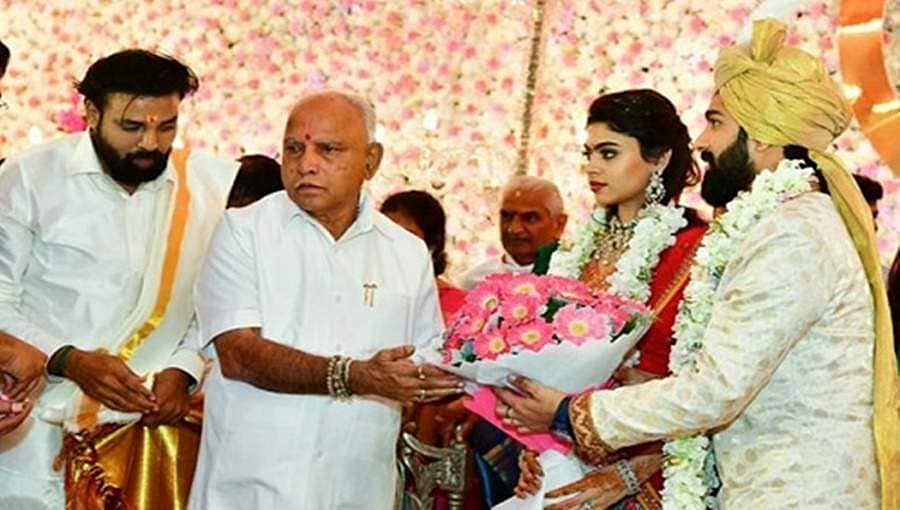 ಸಚಿವ ಶ್ರೀರಾಮುಲು ಪುತ್ರಿ ವಿವಾಹ: ವಧು-ವರರಿಗೆ ಶುಭ ಕೋರಿದ ಸಿಎಂ ಯಡಿಯೂರಪ್ಪ 