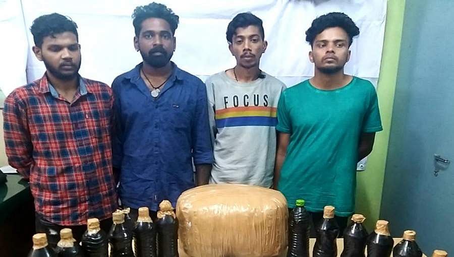 ಬೆಂಗಳೂರು: ಮಾದಕ ವಸ್ತು ಮಾರಾಟ ಮಾಡುತ್ತಿದ್ದ ಕೇರಳ ಮೂಲದ ನಾಲ್ವರ ಬಂಧನ,50 ಲಕ್ಷ ಮೌಲ್ಯದ ವಸ್ತುಗಳ ವಶ