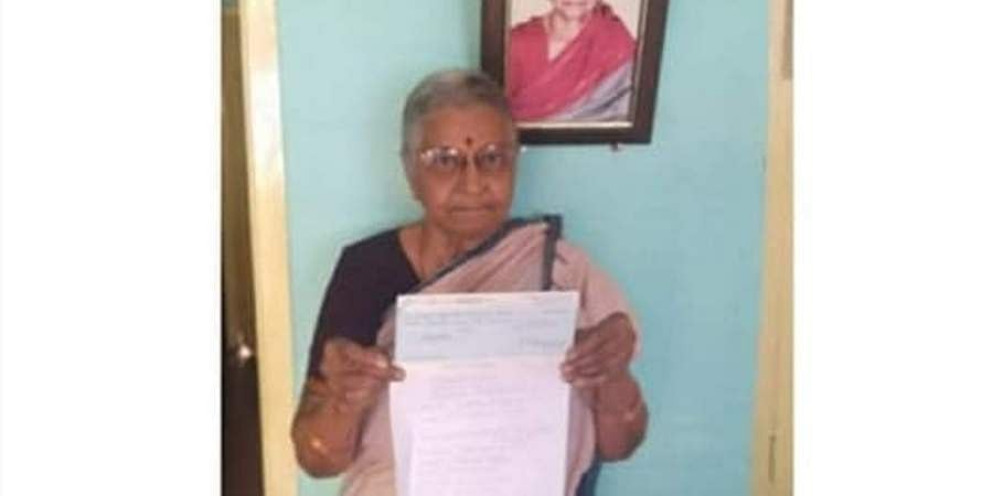 ಕೊವಿಡ್ -19: ಮುಖ್ಯಮಂತ್ರಿ ಪರಿಹಾರ ನಿಧಿಗೆ 1. 25 ಲಕ್ಷ ರೂ. ದೇಣಿಗ ನೀಡಿದ ನಿವೃತ್ತ ಶಿಕ್ಷಕಿ