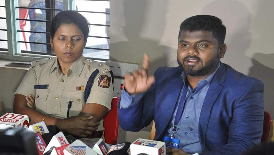 ಕೂಲಿಕಾರ್ಮಿಕನಿಗೆ ಲಾಠಿ ಏಟು: ವಾಟ್ಸಪ್ ನಲ್ಲಿ ತಕ್ಷಣ ಸ್ಪಂದಿಸಿದ ಡಿಸಿ, ಅಧಿಕಾರಿಯ ಕಾರ್ಯಕ್ಕೆ ಮೆಚ್ಚುಗೆ