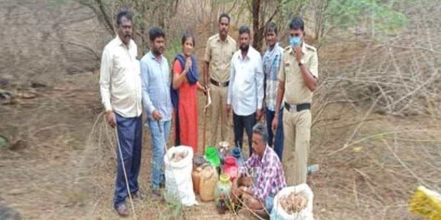 ಕಳ್ಳಭಟ್ಟಿ ಕುಡಿದರೆ ಕೊರೋನಾ ಬರಲ್ಲ ಎಂದು ಸುಳ್ಳು ಸುದ್ದಿ ಹರಡಿ ಕಳ್ಳಭಟ್ಟಿ ತಯಾರಿಸುತ್ತಿದ್ದವನ ಬಂಧನ