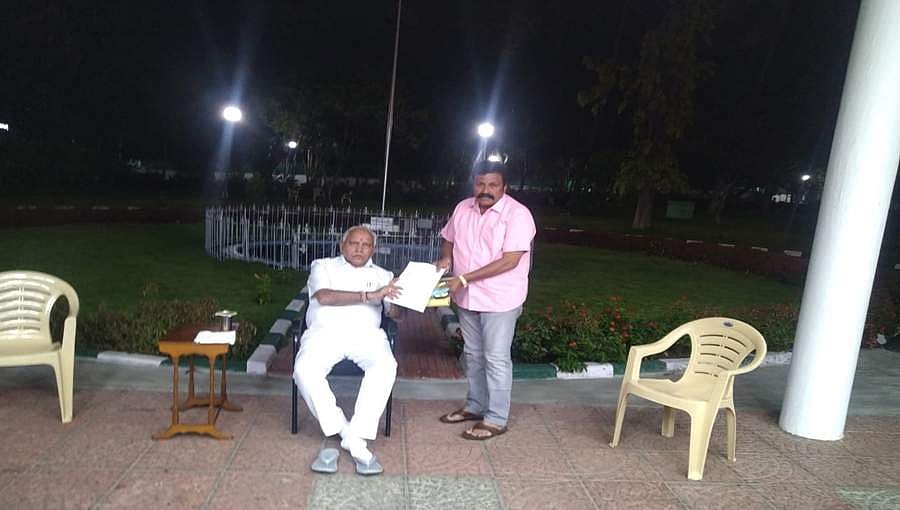 ಮುಖ್ಯಮಂತ್ರಿಗೆ ಜಿಲ್ಲಾ ಪ್ರವಾಸದ ವರದಿ ಸಲ್ಲಿಕೆ: ಹೂ ಬೆಳೆಗಾರರಿಗೆ ಪರಿಹಾರ ಒದಗಿಸುವಂತೆ ಬಿಸಿ ಪಾಟೀಲ್ ಮನವಿ