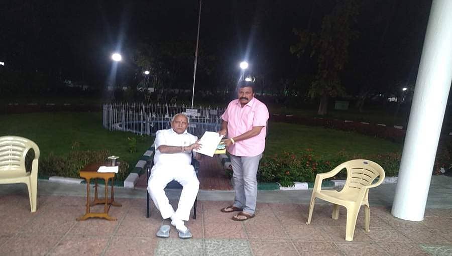 ಮುಖ್ಯಮಂತ್ರಿಗೆ ಜಿಲ್ಲಾ ಪ್ರವಾಸದ ವರದಿ ಸಲ್ಲಿಕೆ: ಹೂ ಬೆಳೆಗಾರರಿಗೆ ಪರಿಹಾರ ಒದಗಿಸುವಂತೆ ಬಿಸಿ ಪಾಟೀಲ್ ಮನವಿ