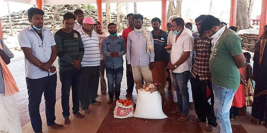 ಕನ್ನಡಪ್ರಭ.ಕಾಮ್ ವರದಿ ಫಲಶೃತಿ: ಲಾಕ್ ಡೌನ್ ಸಂತ್ರಸ್ಥರಿಗೆ ಸೇವಾ ಫೌಂಡೇಶನ್ ರಾಯಬಾಗ ವತಿಯಿಂದ ಆಹಾರ ವಿತರಣೆ‌