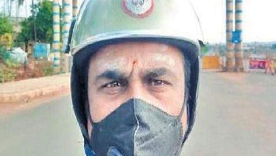 ಬೆಂಗಳೂರು: ಮಾನವೀಯತೆ ಮೆರೆದ ಮುಖ್ಯಪೇದೆಗೆ ನಗದು ಪುರಸ್ಕಾರ
