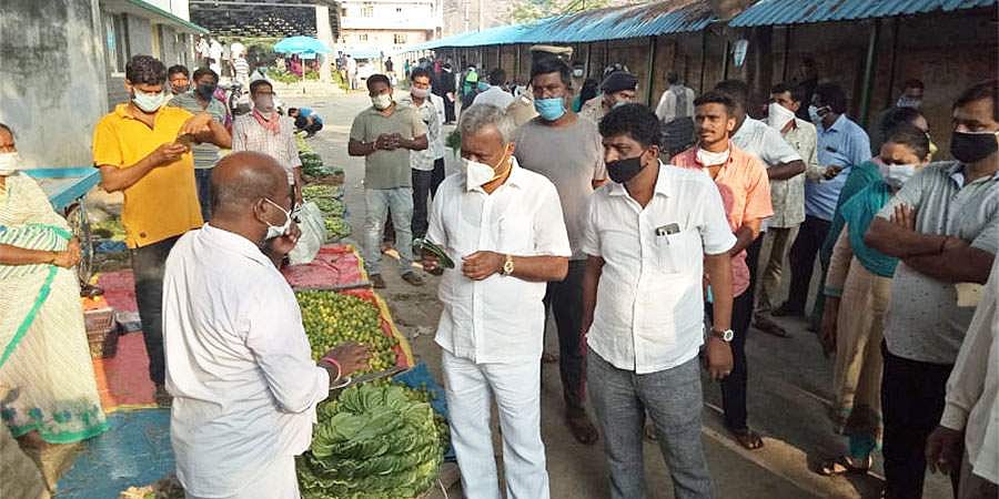 ಎಪಿಎಂಸಿಯಲ್ಲಿ ಮಾರಾಟಕ್ಕೆ ತೊಂದರೆಯಾಗದಂತೆ ಕ್ರಮ, ಎಂದಿನಂತೆ ಬೆಳೆ ಸಾಲ ವಿತರಣೆ: ಎಸ್.ಟಿ. ಸೋಮಶೇಖರ್