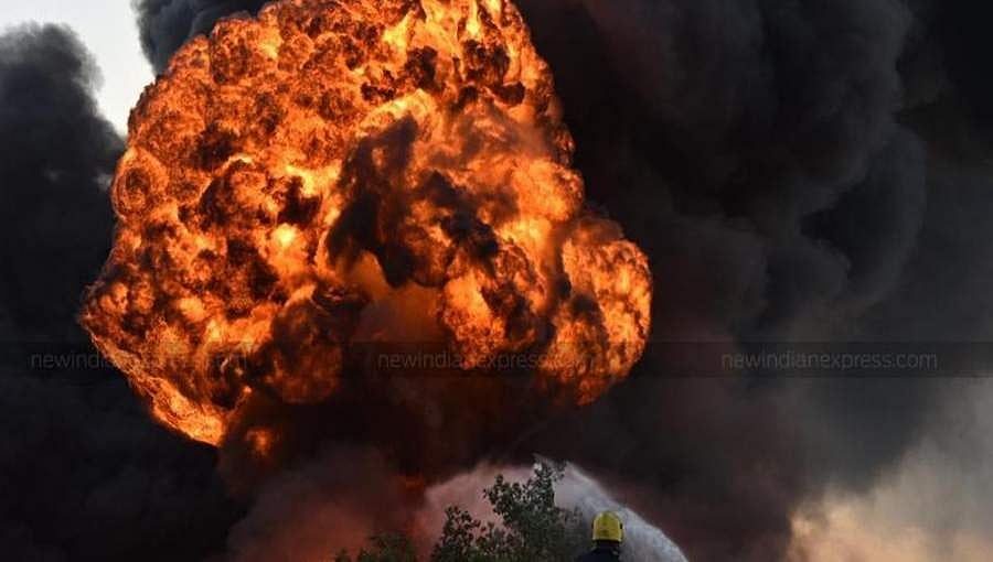 ಬೆಂಗಳೂರು: ಬಂಬೂ ಬಜಾರ್ ನಲ್ಲಿ ಭಾರೀ ಬೆಂಕಿ ಅವಘಡ, 10 ಅಂಗಡಿಗಳು ಭಸ್ಮ
