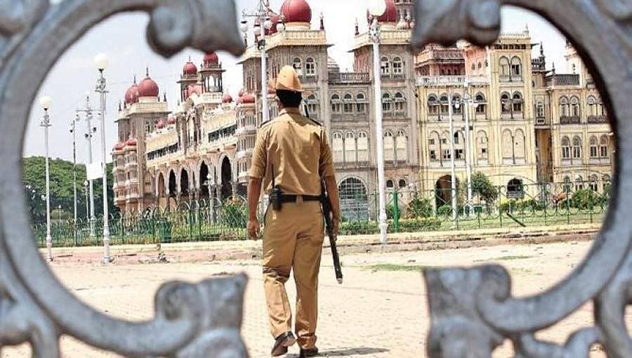 ಮೈಸೂರಿನಲ್ಲಿ ಏರುತ್ತಿರುವ ಸೋಂಕಿತರ ಸಂಖ್ಯೆ: ಫೀವರ್ ಕ್ಲಿನಿಕ್ ಗಳಲ್ಲಿ ವೈದ್ಯರೇ ಇಲ್ಲ!