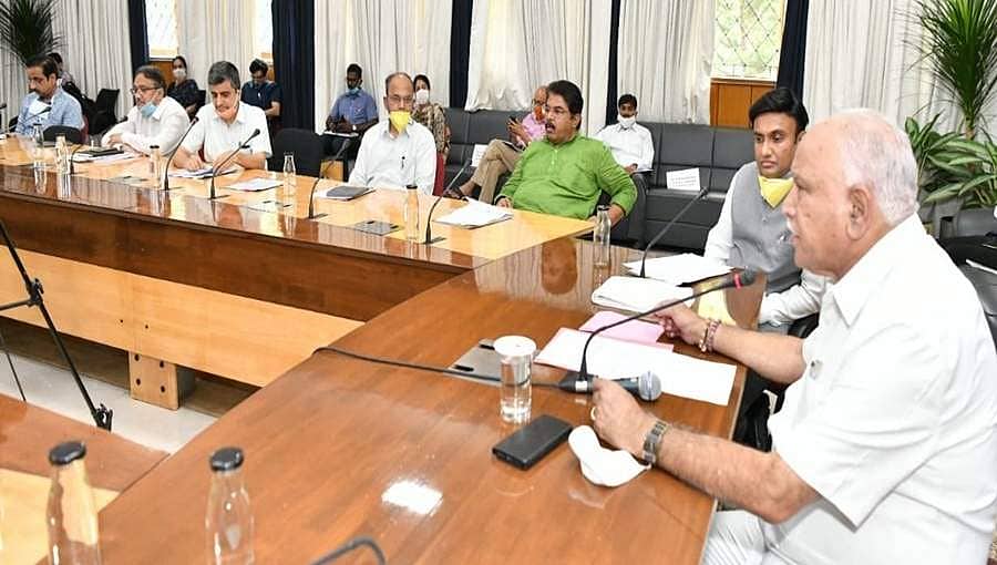 ಕೋವಿಡ್ಗಾಗಿ ದುಡಿಯುತ್ತಿರುವ ಗುತ್ತಿಗೆ ವೈದ್ಯರ ಸಂಬಳ ಹೆಚ್ಚಳ: ಸಭೆಯಲ್ಲಿ ಸಿಎಂ ಯಡಿಯೂರಪ್ಪ ಮಹತ್ವದ ನಿರ್ಧಾರ