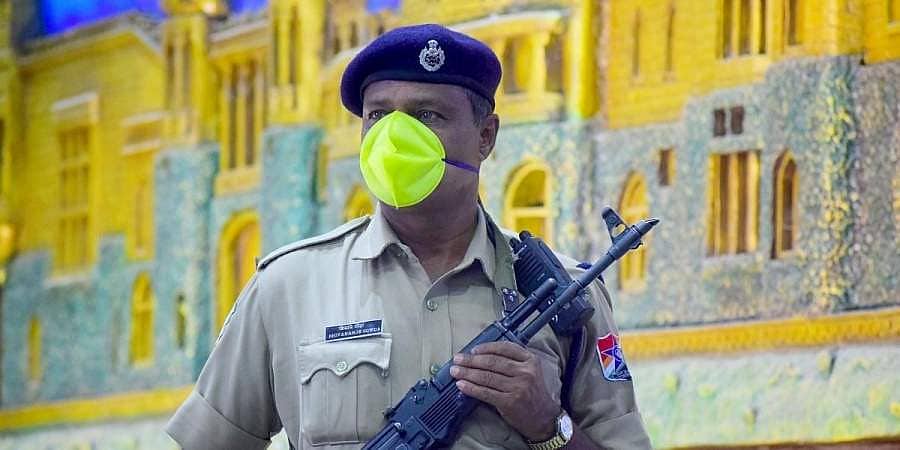 ಕಾಶ್ಮೀರ ಕಣಿವೆಗೆ ಉಗ್ರರನ್ನು ಸಾಗಿಸುತ್ತಿದ್ದ ಟ್ರಕ್‌ ತಡೆದಿದ್ದ ನಾಲ್ವರು ಸಿಐಎಸ್‌ಎಫ್ ಸಿಬ್ಬಂದಿಗೆ ಶೌರ್ಯ ಪದಕ