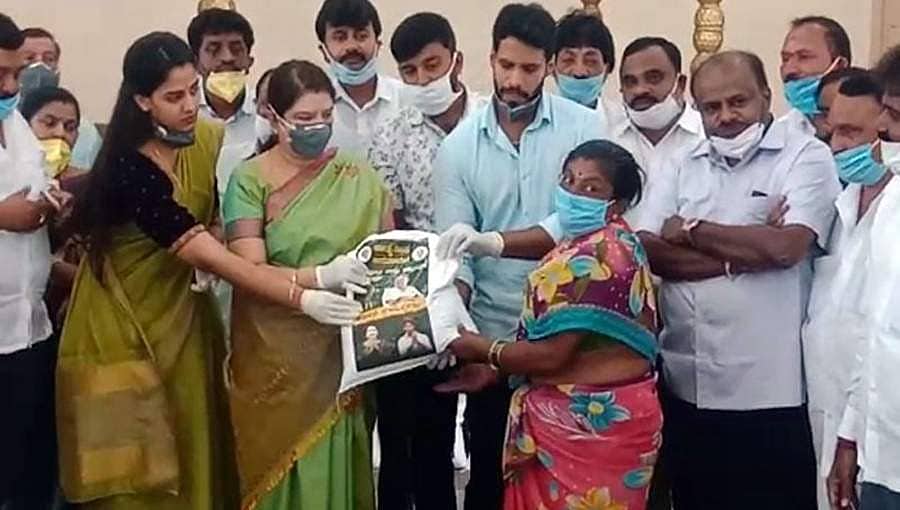 5.5 ಕೋಟಿ ರೂ. ವೆಚ್ಚದಲ್ಲಿ ರಾಮನಗರದ 1 ಲಕ್ಷ 4 ಸಾವಿರ ಕುಟುಂಬಗಳಿಗೆ ಆಹಾರ ಕಿಟ್: ಎಚ್ ಡಿ ಕುಮಾರಸ್ವಾಮಿ