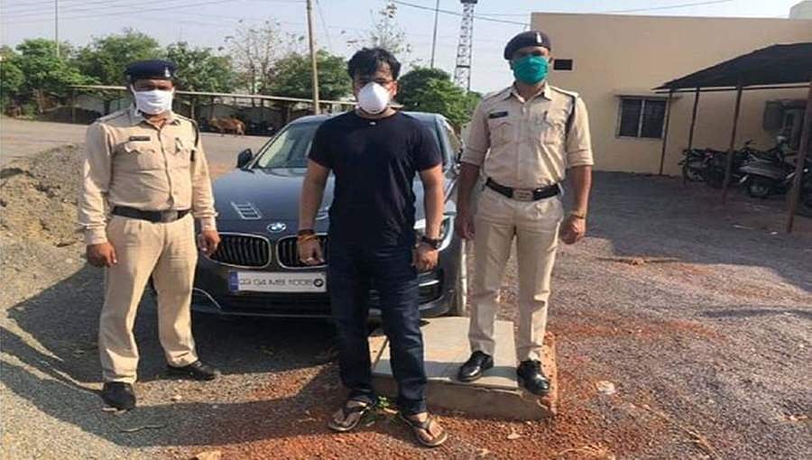 ಬಿಎಂಡಬ್ಲ್ಯೂ ಕಾರಿನಲ್ಲಿ ಸುತ್ತಾಡುತ್ತಾ ಲಾಕ್ ಡೌನ್ ಉಲ್ಲಂಘನೆಯ ಲೈವ್ ವಿಡಿಯೋ, ಪೊಲೀಸರು ಮಾಡಿದ್ದೇನು?