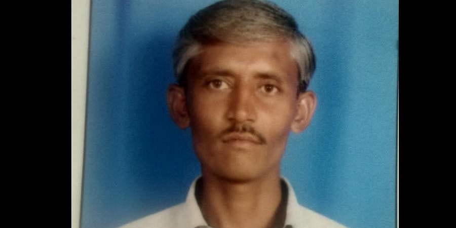 ಕೊಪ್ಪಳ: ಹಾಲು ತರಲು ಬಂದವನಿಗೆ ಲಾಠಿ ಏಟು, ರೈತನ ಸ್ಥಿತಿ ಚಿಂತಾಜನಕ