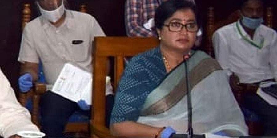 ಕ್ವಾರಂಟೈನ್ ಬಗ್ಗೆ ಶಾಸಕ ರವೀಂದ್ರರಿಗೆ ಅರಿವು ಮೂಡಿಸಿದ ಸಂಸದೆ ಸುಮಲತಾ ಅಂಬರೀಶ್..!