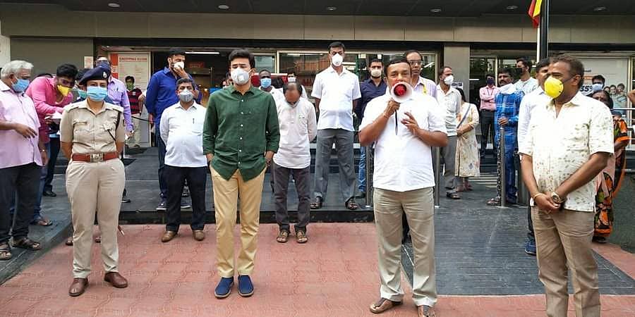 ಕತ್ರಿಗುಪ್ಪೆ ವಾರ್ಡ್: ಅಗತ್ಯ ವಸ್ತುಗಳ ಹೋಮ್ ಡೆಲಿವರಿ ಸೇವೆಗೆ ಸಂಸದ ತೇಜಸ್ವೀ ಸೂರ್ಯ ಚಾಲನೆ