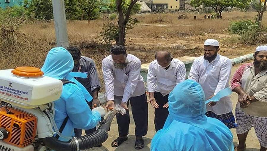 'ರಾಮ್ ನಾಮ್ ಸತ್ಯ ಹೈ' ಮಂತ್ರದೊಂದಿಗೆ ಹಿಂದೂ ವ್ಯಕ್ತಿಯ ಅಂತ್ಯಸಂಸ್ಕಾರ ನೆರವೇರಿಸಿದ ಮುಸ್ಲಿಂರು!