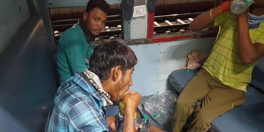 ಲಾಕ್ ಡೌನ್: ತೆಲಂಗಾಣದಿಂದ ವಿಶೇಷ ರೈಲಿನಲ್ಲಿ ಜಾರ್ಖಂಡ್ ಗೆ ತೆರಳಿದ ವಲಸೆ ಕಾರ್ಮಿಕರು