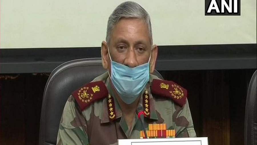ಕೊರೋನಾ ವಿರುದ್ಧ ಹೋರಾಟ: ವೈದ್ಯಕೀಯ ಸಿಬ್ಬಂದಿಗಳಿಗೆ ಸೇನೆಯಿಂದ ಫ್ಲೈ ಪಾಸ್ಟ್ ಗೌರವ, ಆಸ್ಪತ್ರೆಗಳ ಮೇಲೆ ಹೂ ಮಳೆ
