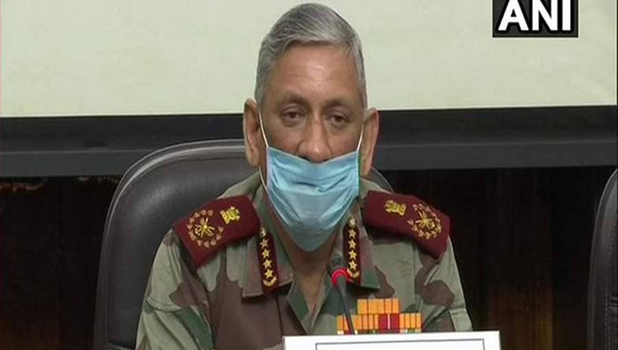 ಕೊರೋನಾ ವಿರುದ್ಧ ಹೋರಾಟ: ವೈದ್ಯಕೀಯ ಸಿಬ್ಬಂದಿಗಳಿಗೆ ಸೇನೆಯಿಂದ ಫ್ಲೈ ಪಾಸ್ಟ್ ಗೌರವ, ಆಸ್ಪತ್ರೆಗಳ ಮೇಲೆ ಹೂ ಮಳೆ