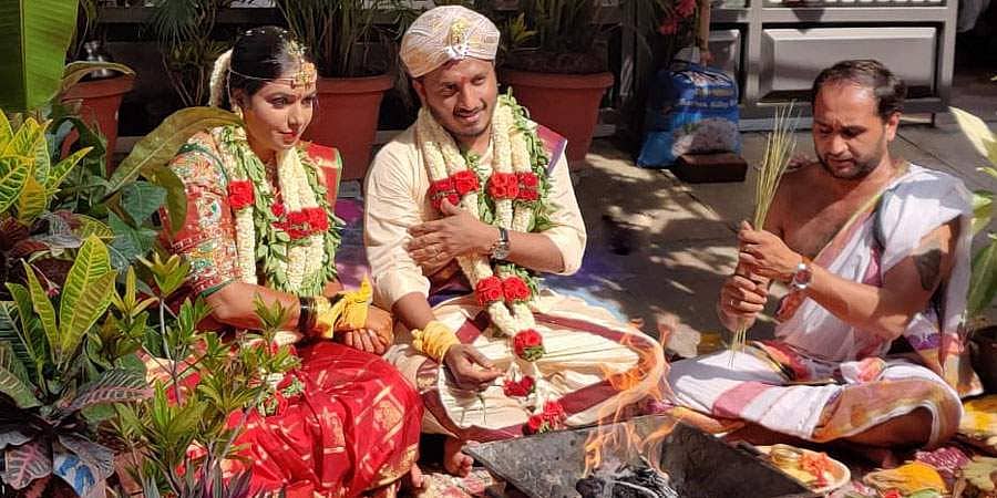 ಕೊರೋನಾ ವೈರಸ್ ಲಾಕ್ಡೌನ್ ನಡುವೆ ದಾಂಪತ್ಯ ಜೀವನಕ್ಕೆ ಕಾಲಿಟ್ಟ ನಿರ್ದೇಶಕ ಎ.ಪಿ ಅರ್ಜುನ್