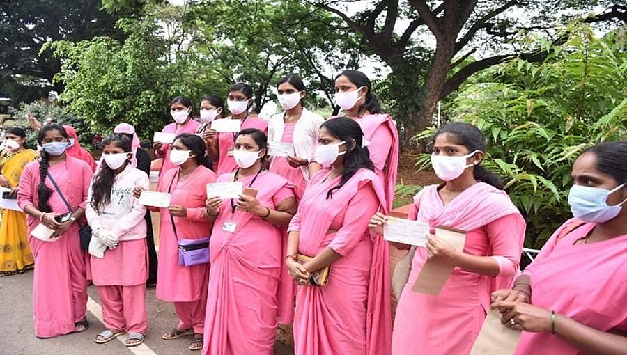 ಮಂಗಳೂರು: ಆಶಾ ಕಾರ್ಯಕರ್ತೆ ಮೇಲೆ ಮಂತ್ರವಾದಿಯಿಂದ ಪೊರಕೆಯಿಂದ ಹಲ್ಲೆ