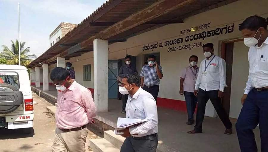 ಬಾಗಲಕೋಟೆ: ಕಾಟನ್ ಸೀರೆ ಖ್ಯಾತಿಯ ನಾಡಿಗೂ ನಂಟು ಬೆಳೆಸಿದ ಕೊರೋನಾ