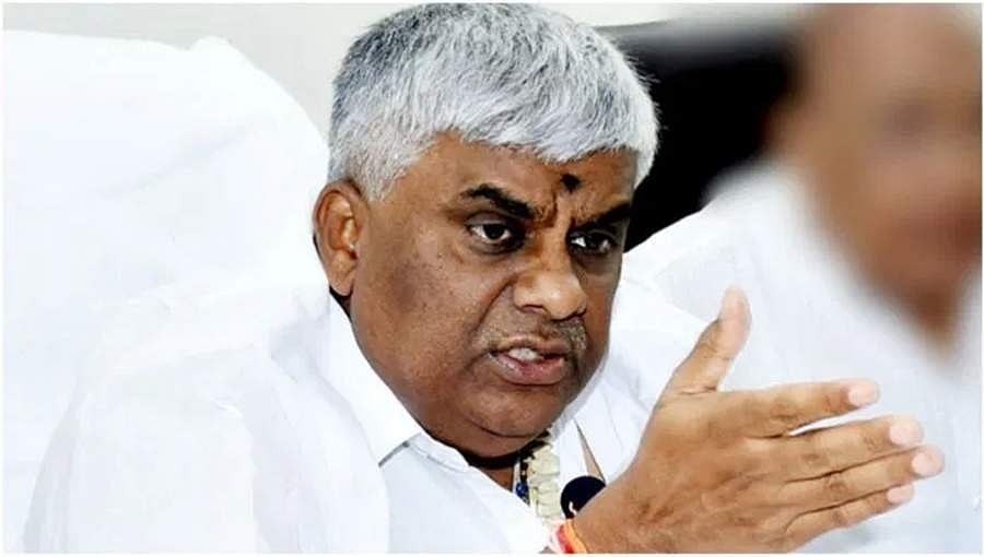 ಹಾಸನಾಂಬ ದೇವಸ್ಥಾನದಲ್ಲಿ ವಿದ್ಯುತ್ ಅವಘಡ: ಗುತ್ತಿಗೆದಾರರ ವಿರುದ್ಧ ಕ್ರಮ ಕೈಗೊಳ್ಳುವಂತೆ ರೇವಣ್ಣ ಆಗ್ರಹ