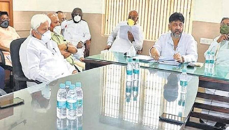 ಹೊರ ರಾಜ್ಯಗಳಲ್ಲಿರುವ ಕನ್ನಡಿಗರು ತವರಿಗೆ ಮರಳಲು ತಗಲುವ ರೈಲು ವೆಚ್ಚವನ್ನು ಕಾಂಗ್ರೆಸ್ ಭರಿಸಲಿದೆ: ಡಿಕೆಶಿ
