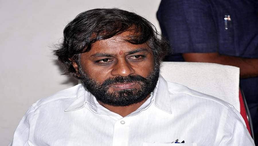 ಕೇಂದ್ರದ 20 ಲಕ್ಷ ಕೋಟಿ ರೂ. ನೆರವಿನಲ್ಲಿ ರೈತರಿಗೆ ಯಾವ ನೆರವು ಘೋಷಿಸಿದ್ದಾರೆ: ಈಶ್ವರ್ ಖಂಡ್ರೆ 