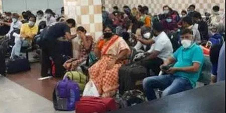 ಬೆಂಗಳೂರು ರೈಲ್ವೆ ನಿಲ್ದಾಣದಲ್ಲಿ ಹೈಡ್ರಾಮಾ, ಕಡ್ಡಾಯ ಕ್ವಾರಂಟೈನ್ ವಿರೋಧಿಸಿ ಪ್ರಯಾಣಿಕರ ಪ್ರತಿಭಟನೆ