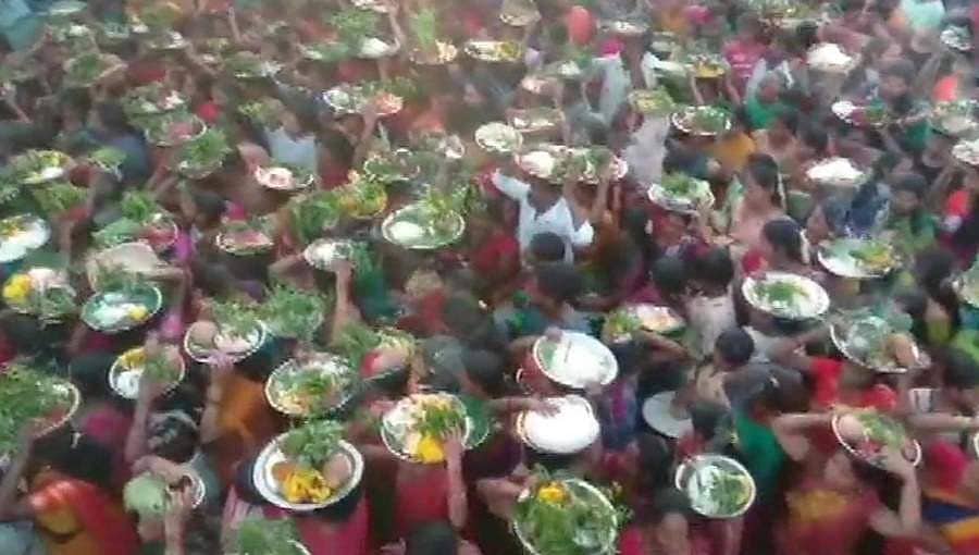 ರಾಮನಗರ: ಲಾಕ್ಡೌನ್ ಮಧ್ಯೆ ಜಾತ್ರೆಗೆ ಅನುಮತಿ ಕೊಟ್ಟ ಗ್ರಾಮ ಲೆಕ್ಕಿಗ ಅಮಾನತು