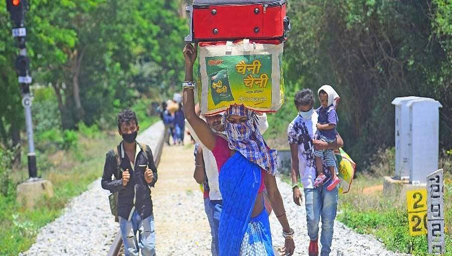 ಮಧ್ಯ ಪ್ರದೇಶದಲ್ಲಿ ಮಗುಚಿ ಬಿದ್ದ ಟ್ರಕ್: 5 ಮಂದಿ ವಲಸೆ ಕಾರ್ಮಿಕರು ಸಾವು; 17 ಮಂದಿಗೆ ಗಾಯ