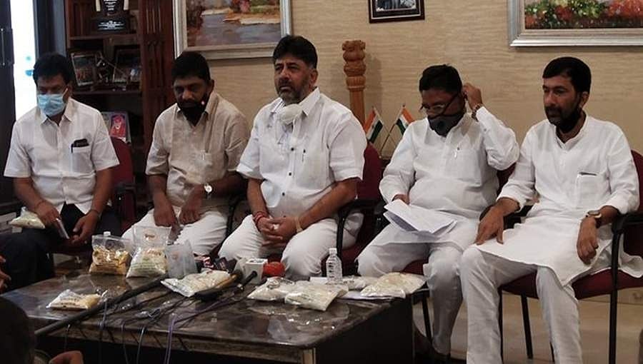 ಸರ್ಕಾರಕ್ಕೆ ಹಣಬೇಕೆಂದರೆ ಹೇಳಲಿ, ಭಿಕ್ಷೆ ಎತ್ತಾದರೂ ಕೊಡುತ್ತೇವೆ; ಇಂತಹ ಹೊಲಸು ರಾಜಕಾರಣ ಬೇಡ: ಡಿಕೆಶಿ