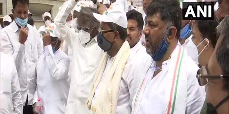ಸಿದ್ದರಾಮಯ್ಯ ಅವಾಜ್ಗೆ ಅವಕ್ಕಾದ ಕೆಪಿಸಿಸಿ ಅಧ್ಯಕ್ಷ ಡಿ.ಕೆ. ಶಿವಕುಮಾರ್!