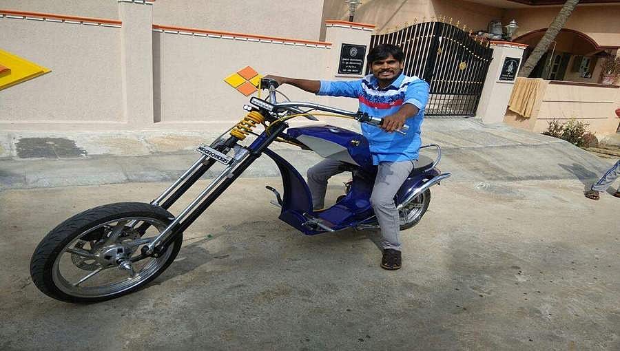 ವಿಶೇಷ ಬೈಕ್ ನಲ್ಲಿ ಧರ್ಮಣ್ಣ ಕಡೂರ್!
