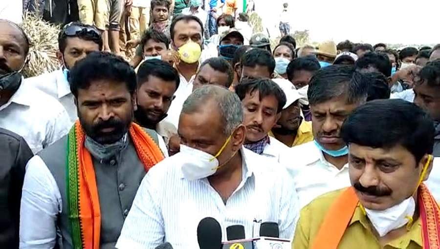 ಮಹಿಳೆಗೆ ಶಟಪ್ ರಾಸ್ಕಲ್ ಎಂದ ಮಾಧುಸ್ವಾಮಿ: ಸಚಿವರ ದುರ್ವರ್ತನೆಗೆ ಸಿಎಂ ವಾರ್ನಿಂಗ್; ರಾಜಿನಾಮೆಗೆ ವಿಪಕ್ಷಗಳ ಆಗ್ರಹ