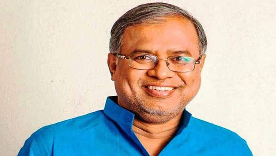 ವಾಟ್ಸಪ್ ಸಂದೇಶ ನೋಡಿ ಕನ್ನಡ ಶಾಲೆ ಉಳಿವಿಗೆ ಆಗಮಿಸಿದ ಸಚಿವ ಸುರೇಶ್ ಕುಮಾರ್