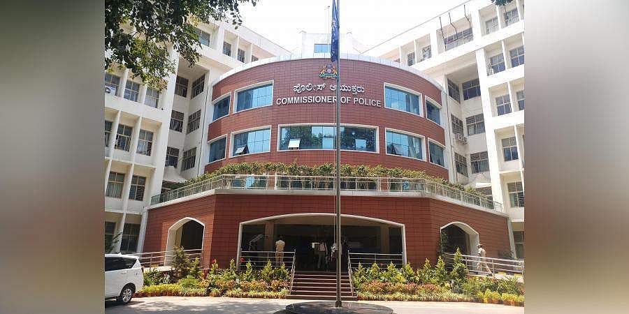 ಕೊರೋನಾ ವಿರುದ್ಧ ಕ್ರಮ: ಸಿಲಿಕಾನ್ ಸಿಟಿ ಜನತೆಗೆ ಕರೆ ಮಾಡಿ ಆರೋಗ್ಯ ವಿಚಾರಿಸುತ್ತಿರುವ ಪೊಲೀಸರು