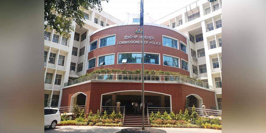 ಕೊರೋನಾ ವಿರುದ್ಧ ಕ್ರಮ: ಸಿಲಿಕಾನ್ ಸಿಟಿ ಜನತೆಗೆ ಕರೆ ಮಾಡಿ ಆರೋಗ್ಯ ವಿಚಾರಿಸುತ್ತಿರುವ ಪೊಲೀಸರು